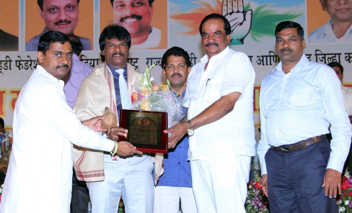 MLA Prashant Thakur : India Men's field hockey player Dhanraj Pillay visit to Rajiv Gandhi golden cup 2014 1