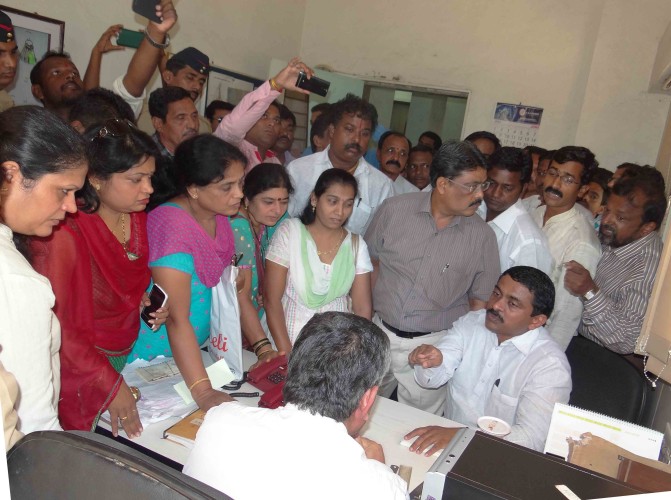 Maharashtra Politician Prashant Thakur at Aniket Bal Gruha demanding better management 1
