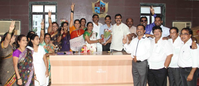 Young Indian politicians Charusheela Gharat and Madan Koli have filed their names for reelections 1