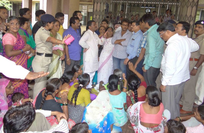 Young Indian politician Prashant Thakur demands that CIDCO repair the bridge in Panvel for villagers 1