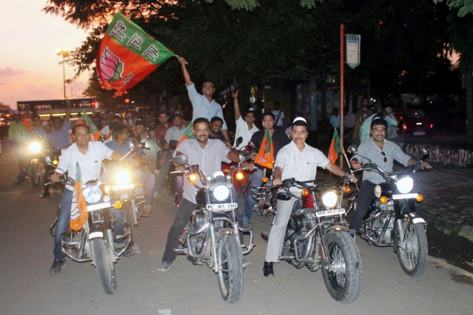 <!--:en-->Motorcycle rally in Panvel by the youth to display their unity with ex Maharashtra MLA Prashant Thakur<!--:--><!--:hi-->प्रशांत ठाकूर यांच्या समर्थनार्थ पनवेल मध्ये युवकांनी काढली मोटार सायकल मिरवणूक <!--:--> 1