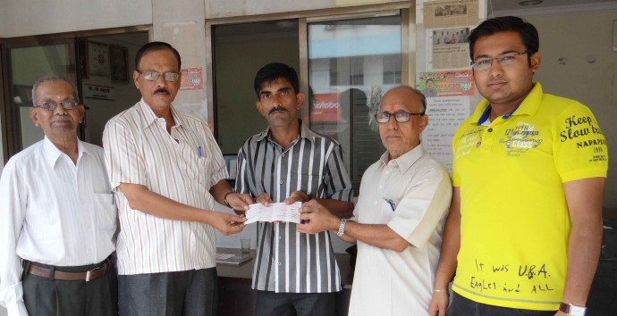 <!--:en-->MLA Prashant Thakur provides Yash Mhatre with Rs. 10,000 for treatment <!--:--><!--:hi-->आमदार प्रशांत ठाकूर : यश म्हात्रे यांच्या डोळ्याला गंभीर दुखापत झाली असून त्याच्या उपचारासाठी प्रशांत ठाकूर जनसंपर्क कार्यालयाच्या प्रयत्नातून सलमान खान बिईंग ह्युमन ट्रस्टच्या मार्फत १०००० रुपयाची आर्थिक मदत करण्यात आली <!--:--> 1