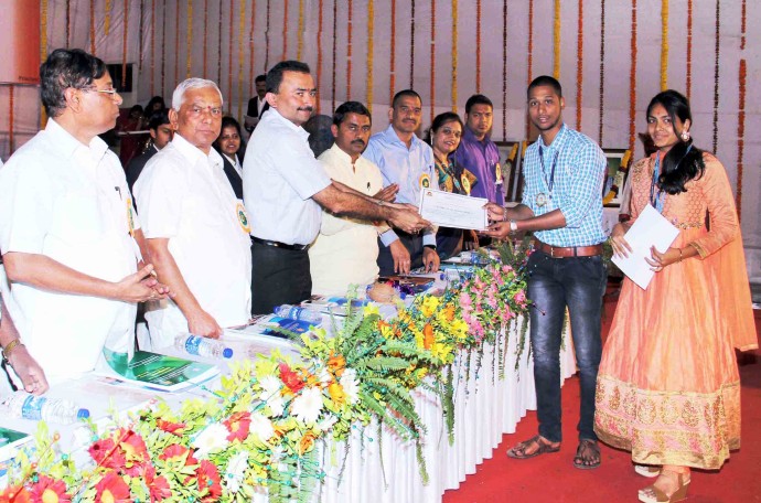 <!--:en-->Ckt Collage Award Distribution <!--:--><!--:hi-->महाविद्यालयातील विविध क्षेत्रात नैपुण्य प्राप्त करणाऱ्या गुणवंत विद्यार्थ्यांचा गौरव सीकेटी महाविद्यालय खांदा कॉलनी येथे करण्यात आला ....<!--:-->