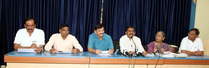 [:en]Press Conference[:hi]पत्रकार परिषद[:]