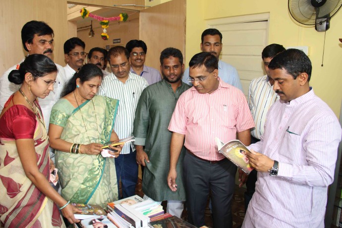[:en]Maharashtra Government Revenue and Forest Department, Panvel tehsil office held "Rajaswa Library" opening ceremony[:hi]महाराष्ट्र शासन महसूल विभाग व वनविभाग तहसील कार्यालय पनवेल आयोजित " राजस्व ग्रंथालय " उद्घाटन समारंभ[:] 1