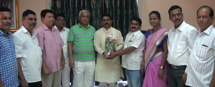 [:en]Shr.Ramsheth Thakur & MLA Shri Prashant Thakur congratulate the elected New Office bearers of Koli Samaj Gavhan. [:hi]गव्हाण गावातील कोळी समाज्याच्या नवनिर्वाचित पदाधिकाऱ्यांचा सत्कार आमदार प्रशांत ठाकूर यांच्या हस्ते लोकनेते रामशेठ ठाकूर यांच्या उपस्थितीत करण्यात आले .[:] 1