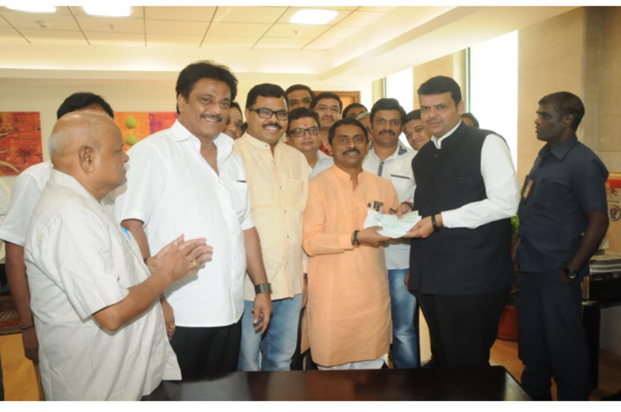 [:en]As per MLA Shri Prashant Thakur’s apple Society Mirta Mandal, Shri Ramsheth Thakur Vichar Manch, Ekvira Mitra Mandal & Milan Co. Hos. Society donated Rs.2,50,000/-, 1,01,000/-, 51000/- 51000/- respectively for Jalyukta Shivar Abhiyan. The amount hand over to Chief Minister Mr.Devendraji Phadanvis.[:hi]आमदार प्रशांत ठाकूर यांच्या मार्गदर्शनाखाली 'मुख्यमंत्री सहायता निधी' ( जलयुक्त शिवार अभियान ) याकरिता सोसायटी मित्र मंडळ,पनवेल यांसकडून रु.२,५०,००० /- श्री.रामशेठ ठाकूर विचार मंच,नवीन पनवेल यांसकडून रु.१,०१,०००/- एकविरा मित्र मंडळ,तक्का यांसकडून रु.५१,०००/- तसेच मिलन को.ऑ. हौ . सो. नवीन पनवेल यांसकडून रु.५१,०००/- मदत म्हणुन मुख्यमंत्री देवेन्द्रजी फडणवीस यांच्या कडे सुपूर्द केली.[:]