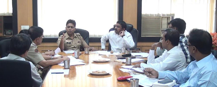 [:en]MLA Shri Prashant Thakur discussed with DCP Mr.Arvind Salvi to solve the traffic jam problem in Panvel town.[:hi]पनवेल शहरातील वाहनाचे वाढते प्रमाण यामुळे पनवेल शहर. खांदा कॉलोनी व नवीन पनवेल वाहतूक विषयी खूप समस्या निर्माण होत आहेत . यावर उपाय योजना करण्यासाठी आज '' आमदार प्रशांत ठाकूर '' यांनी पोलिस शाखेचे उपायुक्त अरविंद साळवे यांच्या सोबत खांदा कॉलोनी येथे बैठक घेतली .[:]