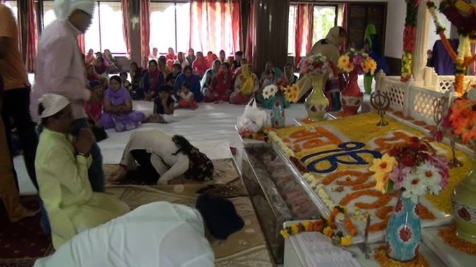 [:en]MLA Prashant Thakur devoted in Kharghar & Panvel Gurudwara on the occusion of Guru Pournima [:hi]गुरूनानक जयंतीनिमित्त नविन पनवेल व खारघर येथील गुरूद्वारामध्ये अभिवादन करताना आमदार प्रशांत ठाकूर...[:]