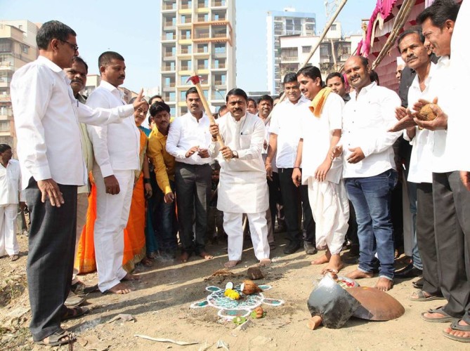 [:en]As per demand of MLA Shri.Prashant Thakur CIDCO is going to develop garden in sector 14, Kharghar also developing the lake with Ganesh ghat & Jogging track .[:hi]आमदार प्रशांत ठाकूर यांच्या मार्गदर्शनाखाली आणि पाठपुराव्यातून सिडकोच्या माध्यमातून खारघर सेक्टर - १४ येथील तलावाचे सुशोभीकरण करण्यात येणार आहे. त्यामध्ये श्री गणेशमूर्ती विसर्जन घाट आणि जॉगिंग ट्रक चा समावेश आहे. या विकासकामांचे उद्घाटन पनवेलचे लोकप्रिय आमदार प्रशांत ठाकूर यांच्या हस्ते करण्यात आले .[:]