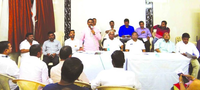 [:en]Ramsheth Thakur International Sports complex & Kharghar Marathon Committee jointly organize the Marathon running race on 7th Feb. The planning committee decided the slogan “Make in India, Skilled India.[:hi]श्री. रामशेठ ठाकुर इंटरनेशनल स्पोर्ट्स कॉम्प्लेक्स आणी खारघर मॅराथॉन कमिटीच्या वतीने 7 फेब्रुवारी 2016 रोजी खारघर मॅराथॉन आयोजित करण्यात येणार आहे . त्या संदर्भात आढावा बैठक घेण्यात आली . या मॅराथॉन साठी " ‪#‎Make‬ in india _ ‪#‎Skilled‬ india " हे घोषवाक्य निश्चित करण्यात आले.[:]
