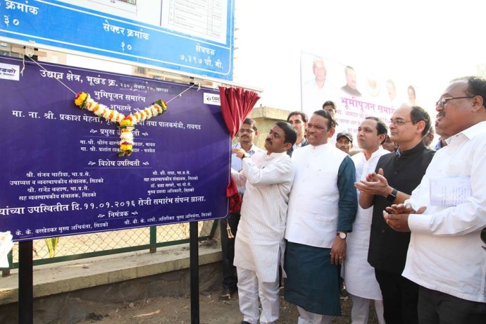 [:en]MLA Shri. Prashant Thakur frequently demanded in case of CIDCO residences problems & amenities. For the response to MLA Shri Prashant Thakur CIDCO developed Play Ground at Sector 8, Kharghar which was inaugurated by MLA in presences of MP Shri.Shrirang Barne & CIDCO MD Shri.Sanjay Bhatiya.[:hi]सिडकोच्या माध्यमातून विकसित केलेल्या वसाहतीत राहणाऱ्या नागरिकांना अनेक समस्या भेडसावत आहेत . त्या समस्या पूर्ततेसाठी आमदार प्रशांत ठाकूर यांनी सातत्याने पाठपुरावा केला आहे . सिडकोने सकरात्मक भूमिका घेऊन नागरी गरजांची पूर्ततेची चांगली सुरवात केली आहे . सिडकोच्या वतीने खारघर सेक्टर ८ येथे खेळाचे मैदान , सेक्टर १० येथे उद्यान आणि खेळाचे मैदान , सेक्टर १५ येथे उद्यान आणि खेळाचे मैदानाचे उद्घाटन आमदार प्रशांत ठाकूर , खासदार श्रीरंग बारणे आणि सिडकोचे व्यवस्थापकीय संचालक संजय भाटीया यांच्या हस्ते करण्यात आले .[:]