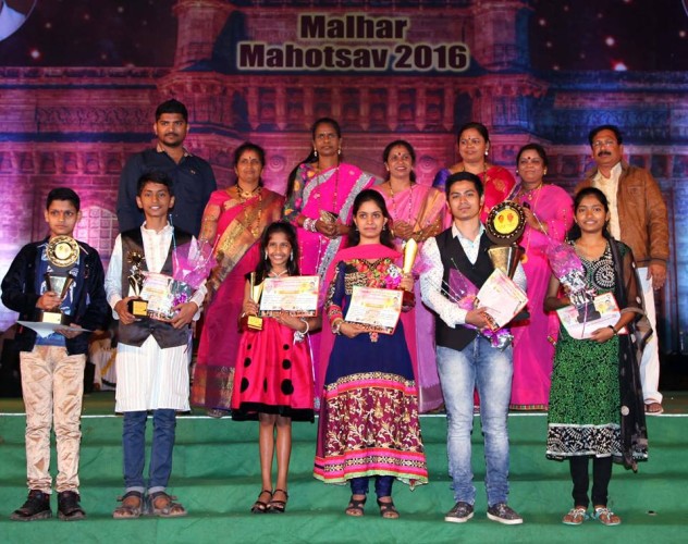 [:en]Raja Khan & Prachit Tupe Win '' Malhar Idol 2016 "[:hi]रजा खान आणि प्रचित तुपे यांनी पटकावला ' मल्हार आयडॉल २०१६ ' किताब. [:] 1