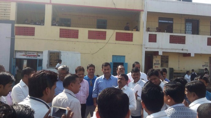 [:en]As per state Govt. “Dattak Shala Yojna”MLA Prashant Thakur adopted the Raigad Zilha Parishad primary school, Karavale. During his visit he observed the school gardening & discuss about the facility, Infra stricter & development of education.[:hi]राज्य सरकारच्या ‘दत्तक शाळा’ योजने अंतर्गत आमदार प्रशांत ठाकूर यांनी पनवेलमधील रा.जि.प. शाळा करवले, दत्तक घेतली आहे. शाळेला आमदार प्रशांत ठाकूर यांची सदिच्छा भेट. करवले शाळेच्या विकासासंदर्भात आढावा बैठक संपन्न झाली . शाळेसाठीच्या सोयी-सुविधा तसेच विद्यार्थ्यांच्या व शाळेच्या भौतिक आणि शैक्षणिक विकासासंदर्भात झाली चर्चा.[:] 1