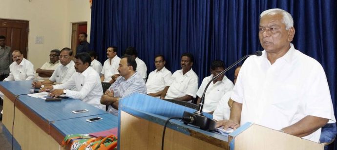 [:en]A Monthly Meeting Of BJP’s Panvel Taluka Mandal Samiti was inaugurated under the Chairman Ship of Loknete Ramsheth Thakur in the presence of District President Mr. Prashant Thakur & Mr. Mahesh Baldi President Uran Municipal Council . District President BJP Mr. Prashant Thakur took a review of ZP & PS Zone .[:hi]भारतीय जनता पार्टीच्या पनवेल तालुका मंडल समितीची मासिक बैठक माजी खासदार लोकनेते रामशेठ ठाकूर यांच्या अध्यक्षतेखाली जिल्हाध्यक्ष आमदार प्रशांत ठाकूर उरणचे नगराध्यक्ष महेश बालदी यांच्या प्रमुख उपस्थितीत शहरातील मार्केट यार्ड येथील श्री. रामशेठ ठाकूर सामाजिक विकास मंडळाच्या सभागॄहात पार पडली. त्यावेळी उपस्थितांना मार्गदर्शन करताना ते बोलत होते. जिल्हाध्यक्ष व पनवेल तालुका संपर्क प्रमुख आमदार प्रशांत ठाकूर यांनी जिल्हा परिषद व पंचायत समिती विभागनिहाय आढावा घेतला.[:] 1