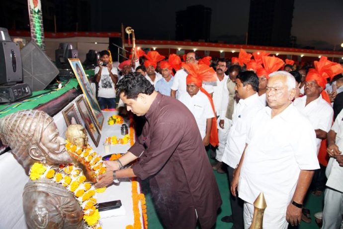 [:en]A Peogramme “ Garja Maharashtra : Maharashtrachi Garjana “ Showcasing the history of Shivaji Maharaj was inaugurated at the hands of Loknete Ramsheth Ji Thakur in the Presense Of CineStar Sharad Ponkshe on the occasion of death Anniversary of Late. Shri Janaradan Bhagat. MLA Prashant Thakur was present .[:hi]हिंदवी स्वराज्याचे संस्थापक छत्रपती शिवाजी महाराजांच्या शूरतेचा पराक्रमाचा इतिहास डोळ्या समोर कायम रहावा यासाठी थोर समाजसुधारक स्व.जनार्दन भगत यांच्या पुण्यतिथी निमित्त भारतीय जनता पार्टीच्या वतीने आयोजित केलेल्या “गर्जा महाराष्ट्र: महाराष्ट्राची गर्जना” चा उदघाटन लोकनेते रामशेठ ठाकुर यांच्या हस्ते व सीनेअभिनेते शरद पोक्षे ,रायगड जिल्हा भाजपा अध्यक्ष आमदार प्रशांत ठाकुर यांच्या उपस्थितीत पार पडला .[:] 1