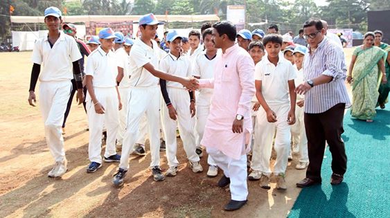 [:en]MLA Panvel Mr. Prashant Thakur inaugurated ‘ Society Premier League ‘ a day & night Cricket Competition at Panvel Sponsored by TIPL & Society Cricket Club Panvel[:hi]पनवेल येथील सोसायटी क्रिकेट क्लबच्यावतीने आणि ठाकूर इन्फ्राप्रोजेक्ट प्रायव्हेट लिमिटेड यांच्या सौजन्याने शहरातील एमसीसीएच सोसायटी मैदानावर आयोजित करण्यात आलेल्या ''लेदर बॉल टि¹10 '' दिवस¹रात्र क्रिकेट स्पर्धा अर्थात ‘सोसायटी प्रिमिअर लीग’ चे उदघाटन आमदार प्रशांत ठाकूर यांच्या हस्ते मोठया उत्साहात करण्यात आले. पनवेल परिसरात प्रतिभावंत क्रिकेटपटूंची संख्या दिवसेंदिवस वाढत असून याची दखल घेत मुंबर्इ क्रिकेट असोसिएशनकडून पनवेलमधील खेळाडूंना प्रोत्साहन देण्याचे काम व्हावे असे प्रतिपादन भारतीय जनता पार्टीचे रायगड जिल्हाध्यक्ष आमदार प्रशांत ठाकूर यांनी आज येथे केले .[:]