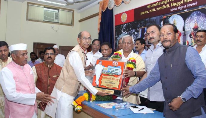 [:en]'World record of 192 hours of uninterrupted music and choral hymn Festival 2016 meeting' was held in the hands of the launch of the Public Leader Ramsheth Thakur.[:hi]माजी खासदार लोकनेते रामशेठ ठाकूर यांच्या वाढदिवसाप्रीत्यर्थ श्री.रामशेठ ठाकूर सामाजिक विकास मंडळ व रायगड, ठाणे, रत्नागिरी, सिंधुदुर्ग गायक¹वादक कलावंत समिती यांच्या सयुक्त विद्यमाने पनवेलमध्ये ‘विश्व विक्रमी 192 तास अखंड संगीत भजन महोत्सव व भजन संमेलन 2016’ आयोजित करण्यात आले असून त्याचा शुभारंभ लोकनेते रामशेठ ठाकूर यांच्या हस्ते करण्यात आले.[:] 1