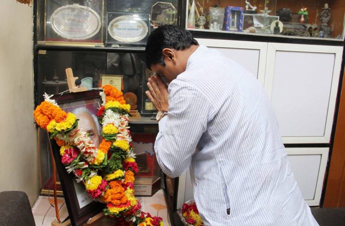 [:en]Tribute to True Leader of Farmers EX.MP D.B.Patil Saheb , On his 3rd Death Anniversary[:hi]लोकनेत दि. बा .पाटील यांना स्मृतीदीनानिमित्त अभिवादन करताना ...[:]