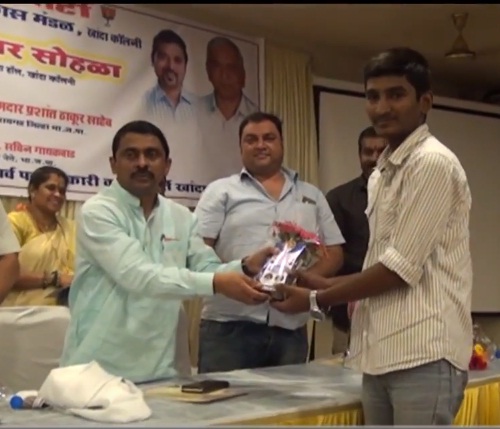 [:en]Bharatiya Janata Party and Shivray Prakalpgrast Samajik Vikas Mandal jointly felicitated Meritorious Students at Shri Krupa Hall ,Khanda colony at the hands of MLA Prashant Thakur and Loknete Ramsheth Thakur [:hi]भारतीय जनता पार्टी आणि शिवराय प्रकल्पग्रस्त सामाजिक विकास मंडळ , खांदा कॉलोनी आयोजित '' गुणवंत विद्यार्थी सत्कार सोहळा लोकनेते रामशेठ जी ठाकूर आणि रायगड जिल्हा अध्यक्ष '' आमदार प्रशांत ठाकूर यांच्या उपस्थितीत खांदा कॉलोनी येथे पार पडला .[:] &raquo; MLA Prashant Thakur