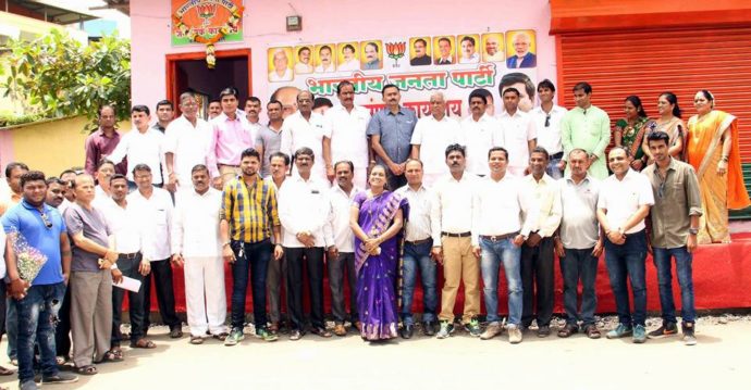 [:en]Loknete Ramsheth Thakur inaugurated bjp office at karanjade under the auspicious presence of MLA Prashant Thakur mahesh baldi arinshet b. nd others[:hi]भारतीय जनता पार्टी कार्यालय , करंजाडे पनवेल कार्यलयाचे उदघाटन लोकनेते रामशेठ ठाकूर साहेब यांच्या हस्ते व रायगड जिल्हा भाजप अध्यक्ष आमदार प्रशांत ठाकूर उपस्थितीत करण्यात आले यावेळी उरणचे नगराध्यक्ष महेशजी बालदी , अरुणशेठ भगत व आदी मान्यवर उपस्थित होते .[:] &raquo; आमदार प्रशांत ठाकूर