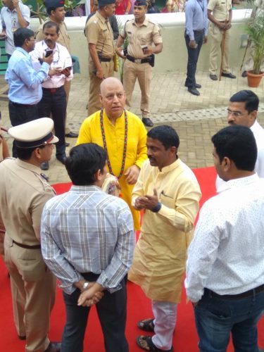 [:en]MLA and Raigad Dist BJP President Shri Prashant Thakur is seen here discussing the preparations for the inaugural ceremony of newly constructed Grambhavan building at Kharghar at the hands of Hon.C.M.and other dignitories on 2nd January.[:hi]खारघर येथे ग्रामविकास भवनाचे उदघाटन मुख्यमंत्री देवेंद्रजी फडणवीस यांचा हस्ते आणि ग्रामविकासमंञी पंकजाताई मुंडे यांच्या होणार आहे . उदघाटन संदर्भात अधिकाऱ्यांसोबत चर्चा करताना .[:] &raquo; आमदार प्रशांत ठाकूर