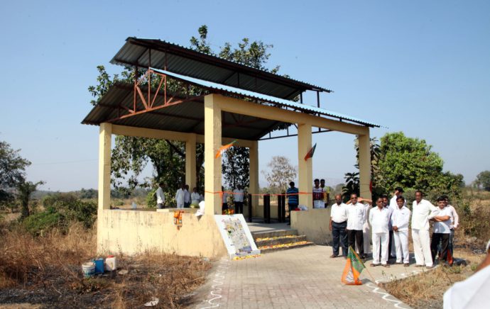 [:en]Popular and taskmaster MLA of Panvel Shri Prashant Thakur offered new year gift to the rural villages by inaugurating and foundation stone lay ing of number of developmental works in no. of villages being part part of govt policy to develop rural villages as well as cities.On the foot prints of Hon PM Shri Narendra JI Modi and hon. CM Devendra Ji Fadanvis who have paved the way of developmental schemes and works in the country and in Maharashtra respectively, Shri Prashant Thakur has decided to obsessed to altogether develop villages. Shri Prashant Thakur inaugurated crematorium at village lonovliwadi constructed from the local budgetary fund of MLA Shri Prashant Thakur . [:hi]पनवेल शहरासोबत ग्रामीण भागाचाही विकास झाला पाहिजे यासाठी सातत्याने प्रयत्नशिल असलेले कार्यसम्राट व लोकप्रिय आमदार प्रशांत ठाकूर यांनी ग्रामीण भागातील अनेक विकासकामांचे भूमीपूजन व उदघाटन करीत नागरिकांना नववर्षाची विकासभेट दिली आहे . गावांचा विकास झाला तरच देशाचा विकास हो शकतो या जाणिवेतून पंतप्रधान नरेंद्र मोदी यांनी देशात व मुख्यमंत्री देवेंद्र फडणवीस यांनी राज्यात गावागावांमध्ये विविध योजना राबवून महाराष्ट्राला अग्रेसर केले. त्याच अनुषंगाने कार्यसम्राट व लोकप्रिय आमदार प्रशांत ठाकूर यांनी पनवेलच्या विकासाचा ध्यास घेत शहराप्रमाणेच गावांचा सर्वागिण करण्याचा दॄष्टीकोन समोर ठेवला आहे . आमदार प्रशांत ठाकूर यांच्या स्थानिक विकास निधीतून तयार करण्यात आलेल्या लोणीवालीवाडी येथील स्मशानभूमीचे उदघाटन आमदार प्रशांत ठाकूर यांच्या हस्ते करण्यात आले .[:] &raquo; आमदार प्रशांत ठाकूर