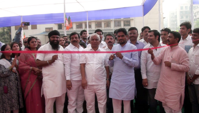 [:en]Recognising the upward scale of youth population, HonPM Shri Narendra Ji Modi has introduced schemes such as make in india and Skill India to provide employment to youth and also to give training of skill development to them. One such large emloyment oriented camp namely Malhar Rojgar Melawa was organised at loknete Ramsheth Thakur english medium school kamothe.Large no.of unemloyed youths were gathered at the juncture. Loknete Ramsheth Thakur ,Mla Prashant Thakur This melawa was inaugurated by sh Yogesh tilekar, president Maharashtra BJP yuva morcha[:hi]२०२२ साली देशातील ७० टक्के लोकसंख्या युवकांची असणार हे ओळखून मेक इन इंडिया,स्टार्टअप इंडिया आणि स्किल इंडिया या योजना पंतप्रधान नरेंद्र मोदी यांनी सुरु केल्या आहेत. कौशल्यविकास प्रशिक्षण तसेच सुशिक्षित तरुणांच्या हाताला रोजगार या मार्गाने देश विश्वगुरू बनणार आहे. पनवेल शहरातील कामोठे येथील लोकनेते रामशेठ ठाकूर इंग्लिश मिडीयम स्कुल येथील क्रीडांगणावर ''भव्य मल्हार रोजगार मेळाव्याचे'' आयोजन करण्यात आले होते . हजारो युवकांच्या उपस्थितीमध्ये मेळाव्याचा उदघाटन समारंभ पार पडला. यावेळी लोकनेते रामशेठ ठाकूर,जिल्हाध्यक्ष आमदार प्रशांत ठाकूर,उदघाटक व प्रमुख पाहुणे महाराष्ट्र युवामोर्चा अध्यक्ष आमदार योगेश टिळेकर व अन्य मान्यवर तसेच हजारो युवक उपस्थित होते. दिवसभर शिस्तबद्ध वातावरणात व तरुणांच्या उत्स्फुर्त प्रतिसादात हा रोजगार मेळावा पार पडला.[:] &raquo; आमदार प्रशांत ठाकूर