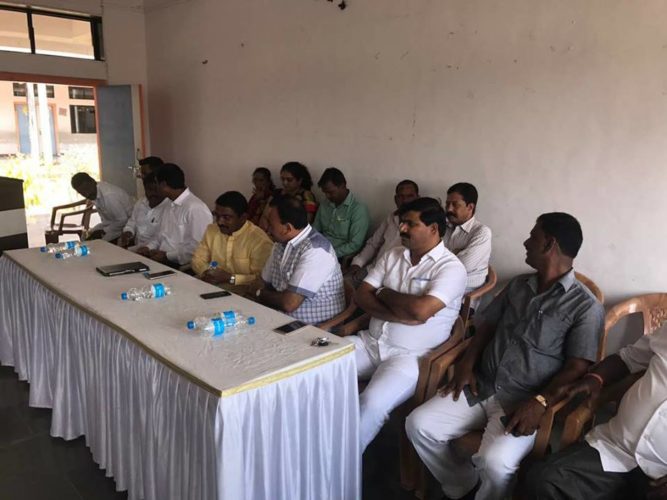 [:en]Mr. Prashant Thakur guiding BJP Members for upcoming Elections at uran[:hi]उरण येथे कार्यकर्त्याच्या बैठकीत पुढील निवडणूकीसाठी मार्गदर्शन करताना मा. प्रशांतदादा ठाकूर[:]