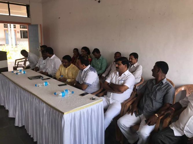 [:en]Mr. Prashant Thakur guiding BJP Members for upcoming Elections at uran[:hi]उरण येथे कार्यकर्त्याच्या बैठकीत पुढील निवडणूकीसाठी मार्गदर्शन करताना मा. प्रशांतदादा ठाकूर[:] 1