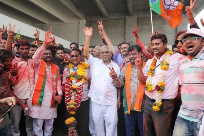 [:en]This grand victory was possible only because of your support. Thanks for casting your vote for development and giving a befitting reply to anti nationals.[:hi]भाजपाला बहुमताने विजयी केल्याबद्दल आपले मनःपूर्वक आभार. आपली साथ अशीच आमच्याबरोबर असावी अशी सदिच्छा. धन्यवाद ![:]