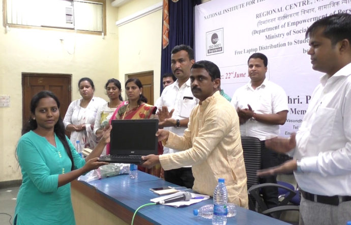 [:en]Mla and BJP Raigad Dist President Prashant Thakur distributed laptops to the differently abled students who are studying sinceblong under the schemes of State Govt and rashtriya bouddhik divyangjan sashaktikaran sansthan in a programme organised at RTSV Mandal. While addressing he assured full help to the institutions engaged in uplifting divyang category people.[:hi]राष्ट्रीय बौध्दिक दिव्यांगजन सशक्तिकरण संस्थान आणि राज्य शासन यांच्यावतीने दिर्घ काळ शिक्षण घेणार्‍या विद्यार्थ्यांना पनवेल मधील श्री. रामशेठ ठाकूर सामाजीक विकास मंडळाच्या सभागृहात भाजपचे जिल्हाध्यक्ष आमदार प्रशांत ठाकूर यांच्या हस्ते लॅपटॉपचे वाटप करण्यात आले. आमदार प्रशांत ठाकूर हे विद्यार्थ्यांशी संवाद साधताना म्हणाले कि सिडको वसाहतींचा विस्तार नवीमुंबईसह पनवेल महानगरपालिका हद्दीतसुद्धा झालेला आहे. त्यामुळे येत्या काळात पनवेल महानगरपालिका हद्दीतील दिव्यांगांसाठीसुद्धा संस्थेने काम करावे आणि त्यासाठी जी मदत लागेल ती करण्यासाठी आम्ही कटिबद्ध आहोत. भारत हा विकसनशील देश असून विकसित देशांच्या तुलनेत दिव्यांगांप्रती नागरिकांच्या संवेदना कमी आहेत. त्यामुळेच दिव्यांग व्यक्तींच्या परिवार तणावपूर्ण असतो. समाजाने दिव्यांगांना स्वीकारले नसल्याची नाराजीची भावना त्यामुळे निर्माण होते. म्हणूनच पंतप्रधान नरेंद्र मोदी यांनी दिव्यांगांना सवलत,विविध साहित्याची मदत आणि प्रतिष्ठा देण्याचे ठरवले आहे. शिक्षणा पासून रोजगारापर्यंत दिव्यांगांना प्रोत्साहन देण्यासाठी सरकार प्रयत्न करीत आहे. यासारख्या संस्थांच्या मदतीने जागतिक स्पर्धेत टिकण्यासाठी त्यांना धैर्य मिळो.[:] 1