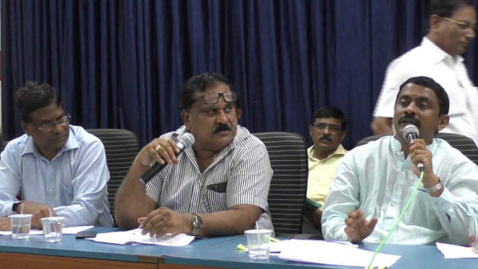 [:en]MLA coducted a coordination meeting of officers and workers of MSEDC at R.T.S.V. Mandal and discussed the problems of electricity distribution and remedies to overcome these hurdles[:hi]आमदार प्रशांत ठाकूर यांनी पनवेल शहरातील वीज समस्या व त्यावर उपाययोजना करण्याकरिता पनवेल शहरातील श्री. रामशेठ ठाकूर सामाजिक विकास मंडळ येथे महावितरणचे अधिकारी आणि कर्मचारी यांची लोकप्रतिनिधींसोबत समन्वयाची बैठक घेतली.[:]