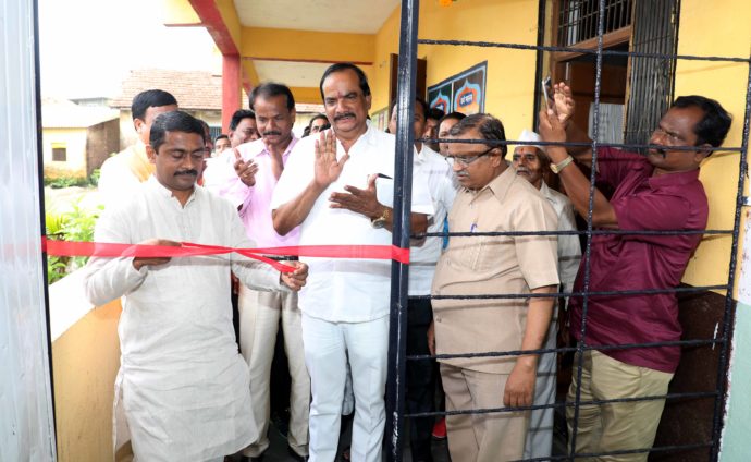 [:en]MLA Prashant Thakur inaugurated newly instituted  New Model School at Ajivali . On the eve of this, students were felicitated and tree plantation took place.[:hi]पनवेल मधील अजिवली येथ न्यू मॉडेल स्कूल सुरु करण्यात आले असून या स्कूल चे उदघाटन आज भाजप जिल्हाध्यक्ष आमदार प्रशांत ठाकूर यांच्या हस्ते करण्यात आले . या कार्यक्रमाचे औचित्य साधून गुणवंत विद्यार्थ्यांचा सत्कार व वृक्षा रोपण करण्यात आले .[:]