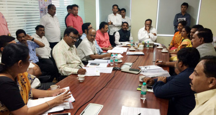 [:en]MLA Prashant Thakur had demanded to Hon.Energy Min. Shri Bawankule to complete the necessary infrastructural works and to overcome the difficulties coming in continuous and uninterrupted  power supply in Urban and rural areas of Panvel. Taking cognizance of this demand, Hon.Energy Min.called a meeting of concerned officials in Mantralaya wherein MLA Prashant Thakur expressed his displeasure for non performance and enaction of MSEDCL officials in bringing the power supply and distribution regularity. Hon.Min. assured to wipe out difficulties in power distribution and hinted taking strict action against officials n workers of MSEDC for dereliction in duty. He also assured to conduct Janata Darbar in Panvel for addressing the difficulties and problems faced by the consumers the. [:hi]पनवेल तालुक्यातील शहरी व ग्रामीण भागातील नागरिकांना अखंडित व सुरळीत वीज पुरवठा होण्यासाठी आमदार प्रशांत ठाकूर यांनी विद्युतीकरणासंदर्भातील सातत्याने उद्भवणारया समस्या, त्या सोडविण्यासाठी वापरण्यात येणारी परंपरागत पध्दत यामध्ये दुरूस्ती करावी तसेच आवश्यक पायाभूत सुविधांची कामे लवकरात लवकर पूर्ण करण्यात यावी, अशी मागणी ना. बावनकुळे यांच्याकडे केली होती.याची दखल घेत राज्याचे ऊर्जा, नविन व नवीकरणीय ऊर्जा मंत्री चंद्रशेखर बावनकुळे यांनी मुंबर्इ येथे त्यांच्या दालनात अधिकारयांसमवेत बैठक आयोजित केली होती. यावेळी आमदार प्रशांत ठाकूर यांनी सांगितले की, पनवेल तालुक्यातील शहरी व ग्रामीण भागातील विद्युतीकरणाच्या समस्यांचे निराकरण होण्यासाठी महाराष्ट्र राज्य विद्युत वितरण कंपनीचे कोकण विभागीय संचालक यांच्या प्रमुख उपस्थितीत संबंधित अधिकारयांची बैठक होऊनही विद्युत पुरवठा सुरळीत होण्यासंदर्भात कोणत्याही स्वरूपाची कार्यवाही झालेली नाही. वीज पुरवठा सुरळीत ठेवण्यासाठी योग्य ती उपाययोजना होणे गरजेचे आहे, असेही आमदार प्रशांत ठाकूर यांनी बैठकीत नमूद केले. विद्युतसंदर्भातील समस्या दूर करण्यासाठी कटीबध्द असून कर्तव्यात हलगर्जीपणा करणारया वीजवितरणच्या अधिकारी,कर्मचारयांवर कडक कारवार्इ करण्याचे निर्देश मा.चंद्रशेखर बावनकुळे यांनी दिले आहेत. त्याचबरोबर वीज ग्राहकांच्या प्रश्नांची व समस्यांची सोडवणूक करण्यासाठी लवकरच पनवेलमध्ये जनता दरबारचे आयोजन करण्यात येणार असल्याचीही माहिती त्यांनी दिली आहे.[:]