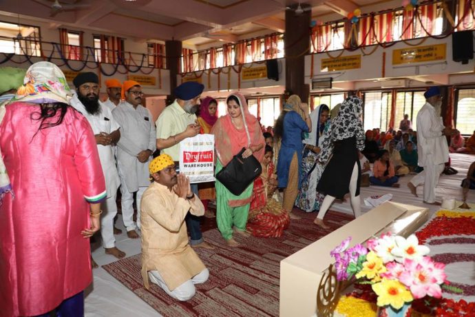 [:en]Glimpses of visit to the Guru dwara on the Eve of Guru Nanak Jayanti[:hi]गुरु नानक जयंती निम्मित न्यू पनवेल येथील गुरुद्वाराची आम्ही भेट घेतली. गुरु नानक यांच्या जन्मदिनानिमित्त गुरुद्वारा मध्ये जाऊन नानक जी यांना नमन केले[:]