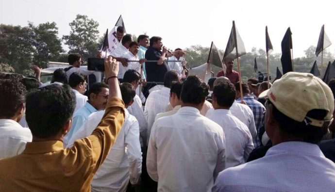 [:en]Asahi Company in Taluka MIDC area has started functioning again but refused to accommodate the workers. Hence Protest day was observed in Industrial area on 9th Nov.017.It was decided to conduct a meeting within 15 days to decide further planning.[:hi]'असाही' इंडिया कंपनी पुन्हा कार्यरत झाली आहे, मात्र पूर्वीच्या कामगारांना नोकरीत सामावून घेण्यात आले नाही, या कामगारांना पुन्हा नोकरीत सामावून घेण्यासाठी आम्ही कामगारांची साथ देत लढा उभारला आहे. त्या अनुषंगाने काल (गुरुवार, दि. ०९) तळोजा औद्योगिक क्षेत्रातील 'असाही' कंपनी विरॊधात निषेध व्यक्त करण्यात आला. १५ दिवसात या संदर्भात बैठक होणार आहे. या बैठकीत कामगारांना न्याय मिळेल अशी अपेक्षा आपण व्यक्त केली आहे.[:]