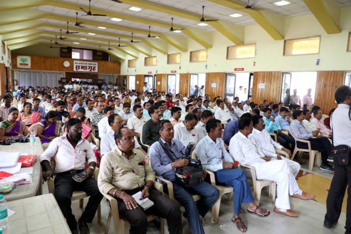 [:en]Uran MLA shri Manohar Bhoir has been honoured to preside over the Aamsabha of Panvel Panchayat samiti held on 16 th Nov.2017 being the representative of the only 4 p.s.blocks. While addressing g the govt.officials of Revenue,cidco,forest,rto,mseb,mjp he appealed to take immediate cognizance of public grievances and address them stone. A review of the complaints and action taken was taken in the meeting [:hi]पनवेल महानगरपालिका अस्तित्वात आल्यामुळे तालुक्यातील चार जिल्हापरिषद गटांची संख्या कमी झाली आहे. उरण विधानसभा मतदार संघात पनवेल तालुक्यातील चार जिल्हापरिषद गट येतात म्हणून पनवेल आमसभेचे अध्यक्षपद आमदार मनोहर भोईर यांच्याकडे आले असून गुरुवारी (दि. १६) पनवेल शहरातील ज्येष्ठ नागरिक संघाच्या सभागृहात आमसभा आ.भोईर यांच्या अध्यक्षतेखाली पार पडली. या आमसभेत आपण व आमदार मनोहर भोईर यांनी, अधिकाऱ्यांना सूचना करताना लोकांच्या तक्रारींना संपर्क, उत्तर व योग्य कार्यवाही करण्याचे आवाहन केले. या सभेत पंचायत समिती, सिडको, वीज वितरण, वन, परिवहन, ग्रामीण रुग्णालय, भूमी अभिलेख, महाराष्ट्र जीवन प्राधिकरण आदी विभागातील समस्या व त्यांचा आढावा घेण्यात आला.[:] 1