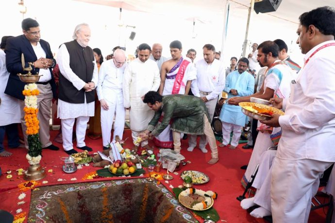 [:en]Hon C.M. shri Devendra ji Fadanvis laid foundation stone of shri satya sai sanjeevani centre at kharghar navi Mumbai in the auspicious presence of Bharatratna Sachin Tendulkar, MLA and Raigad Dist bjp President Prashant Thakur , shri shrinivas chairman of sai centre. In the speed h hon c.m. appreciated the noble cause undertaken by the centre and pledged to serve the needy persons by giving financial help fro c.ms relief fund. He also expressed that the centre will cater to the needs of downtrodden needy persons. [:hi]श्री सत्य साई संजीवनी सेंटरचे भुमिपूजन मुख्यमंत्री देवेंद्र फडणवीस यांच्या हस्ते खारघर, नवी मुंबई येथे करण्यात आले. त्यावेळी ते बोलत होते. यावेळी भारतरत्न सचिन तेंडुलकर, आमदार प्रशांत ठाकूर, श्री सत्य साई संजीवनी सेंटरचे चेअरमन सी.श्रीनिवास, मधुसुदन नायडू, अरविंद त्यागराज आदि मान्यवर उपस्थित होते. यावेळी मुख्यमंत्री बोलताना म्हणाले की, श्री सत्य साई बाबा यांनी सुरु केलेला हार्ट केअर उपक्रम हा अत्यंत महत्वाचा उपक्रम आहे. गरीब माणसाच्या आयुष्यात आनंद फुलविण्यासाठी असे उपक्रम समाजासाठी महत्वाचे असतात. माझ्या आयुष्यात प्रथमच कॅशलेस सेंटर मी पाहिले. मुख्यमंत्री सहाय्यता निधीतून अनेकांना मदत करताना त्याच्या डोळयातील आनंद पाहून मला मुख्यमंत्री झाल्यापेक्षाही खूप आनंद होतो. हे सेंटर अतिशय गतीने होत आहे. गेल्या एक वर्षापूर्वी या सेंटरसाठी जागा मागण्यात आली. व आज अचानक भुमिपुजनाला निमंत्रण मिळाले. सेंटरच्या पदाधिकाऱ्यांनी मला हे सेंटर एक वर्षाच्या आत पूर्ण होणार असल्याचे सांगितले आहे, ही अतिशय आनंदाची बाब आहे. राज्य शासनाच्या मुख्यमंत्री सहाय्यता निधीतून उपचारासाठी मदत केली जाते. त्यामुळे अनेकांचे प्राण वाचतात. हीच मानव सेवा आहे असेही ते म्हणाले.[:] 1