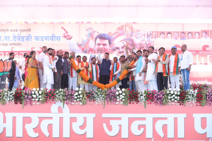 [:en]Shri Devendra Satam EX MLA along with his supporters entered into BJP party in a large gathering of BJP party workers in the august presence oh Hon Chief Minister Devendra Ji Fadanvis at Karjat[:hi]कर्जत चे माजी आमदार मा. देवेंद्र जी साटम यांचा भाजपा मध्ये जाहीर पक्ष प्रवेश सोहळा तसेच कार्यकर्ता मेळावा आज मोठ्या थाटामाटात संपन्न झाला. महाराष्ट्राचे लाडके मुख्यमंत्री श्री देवेंद्रजी फडणवीस तसेच बहुसंख्येने उपस्थित असलेल्या कार्यकर्त्यानी या सोहळ्याची शोभा वाढवली.[:] 1