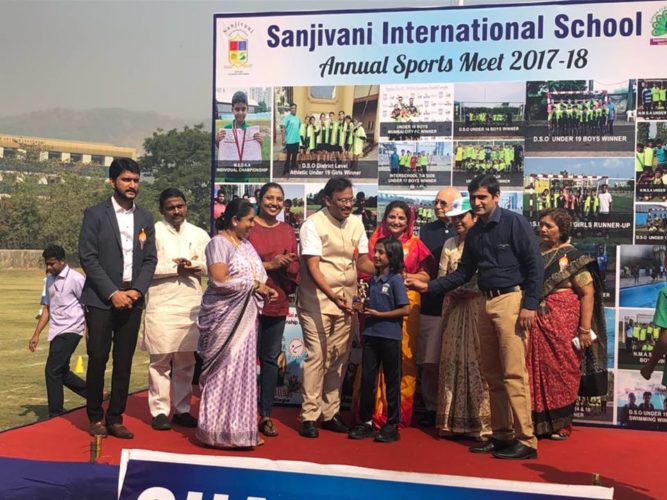 [:en]Two days Annual Sports meet of Sanjivanee International School was held at Rajiv Gandhi Stadium during which Students showed various sport skills. Hon Min foe Education Shri Vinodji Tawade was the Chief Guest. MLA Mrs Manda Mhatre,Snehatai Kolhe, Shri Namin bhai Shah were present along with me [:hi]आज २ फेबुवारी २०१८ रोजी संजीवनी इंटरनॅशनल स्कुलच्या वार्षिक खेळाच्या स्पर्धा राजीव गांधी स्टेडियम येथे मोठ्या दिमाखात साजऱ्या झाल्या. ह्या दोन दिवसाच्या सोहळ्यात विद्यार्थ्यांनी आपल्या खेळाच्या विशेष प्रावीण्याचे दर्शन घडवले. या कार्यक्रमास प्रमुख पाहुणे शालेय शिक्षणमंत्री व सांस्कृतिक मंञी श्री विनोदजी तावडे उपस्थित होते. तसेच माझ्यासोबत श्रीमती मंदाताई म्हात्रे, श्रीमती स्नेहलताताई कोल्हे आणि श्री नलिनभाई शाह इत्यादी मान्यवरही उपस्थित होते. खेळांमुळे शरीर सुदृढ बनते, तसेच शरीरात स्फूर्ती येते, मन प्रसन्न राहते याची प्रचीती खेळाडूंकडे पाहून होत होती. विद्यार्थ्यांचा उत्स्फूर्त प्रतिसाद, पालकांचे सहकार्य आणि शाळेच्या विशेष प्रयत्नांमुळे हा कार्यक्रम अतिशय यशस्वी झाला.[:] 1