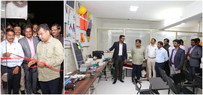 [:en]Planning Commission has undertaken a programme to train the unemployed youth through National Skill Development to curb increasing no.of unemployment and to overcome the demand of skilled labour. As a part of this programme Guardian Min Shri Ravindra Chavan inaugurated a skilled development centre at Kamothe[:hi]एकीकडे सुशिक्षित बेकारांची वाढणारी संख्या तर दुसरीकडे विविध क्षेत्रांसाठी कौशल्यप्रधान मनुष्यबळाचा तुटवडा अशा स्थितीवर मात करण्यासाठी 'राष्ट्रीय कौशल्य विकास' उपक्रमाच्या माध्यमातून नियोजन आयोगाने मनुष्यबळास प्रशिक्षित करण्याचा महत्त्वाकांक्षी प्रकल्प आखला आहे. या अभियानानुसार सरकार असंघटित क्षेत्रातील लोकांना प्रशिक्षण देईल. युवकांमध्ये रोजगारासंदर्भात योग्य ते कौशल्य निर्माण होण्यासाठीही सरकार प्रयत्न करणार आहे. याचाच एकभाग असलेल्या कामोठ्यातील प्रधानमंत्री कौशल्य विकास योजनेतंर्गत केंद्राचे उद्घाटन रायगडचे पालकमंत्री रवींद्र चव्हाण यांच्या हस्ते करण्यात आले. [:] 1