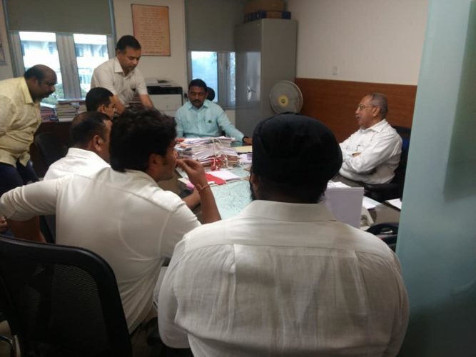 [:en]Shri Chandrashekhar Joshi , Secy Roads, PWD during a meeting assured to build 4 metre width access road to Soon Panvel highway for Kamothe residents  to 31/3/2018[:hi]सायन पनवेल महामार्गावरील कामोठे येथील रास्ता जोडण्याबाबत सार्वजनिक बांधकाम विभागाच्या उपविभागीय अभियंत्यांनी मंत्रालयात आयोजित केलेल्या बैठकीत श्री. चंद्रशेखर प्र. जोशी, सचिव (रस्ते) यांनी हिरवा कंदील दाखविला असून ३१ मार्च २०१८ पूर्वी चार मीटर चा रास्ता बांधून पूर्ण करणार असल्याचे आश्वासन त्यांनी यावेळी दिले.[:] 1