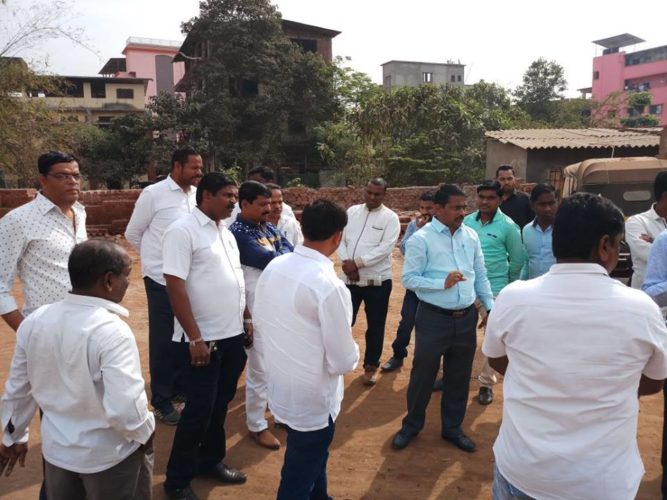 [:en]Work of widening of N.H.No .4A affects the houses of residents of Naupada area of Kamothe village, water tank, Anga wadi, Civic centre, crematorium. A visit to this area and discussion how to save these structures is held along with Councillors Gopinath Dinkar Bhagat,Vijay Chiplekar,Pradip Bhagat and villagers.[:hi]नौपाडा गावामध्ये रोड कटिंग मध्ये जाणारी पिण्याच्या पाण्याची टाकी, अंगण वाडी, समाज मंदिर व स्मशान भुमी यासाठी पर्यायी जागे संदर्भात पाहणी व चर्चा करताना . सोबत नगरसेवक श्री. गोपीनाथ दिनकर भगत , नगरसेवक श्री. विजय चिपळेकर , सामाजिक कार्यकर्ते श्री. प्रदीप भगत , शशी भगत ,गणेश भगत , श्याम भगत व ग्रामस्थ मंडळ उपस्थित होते.[:] 1