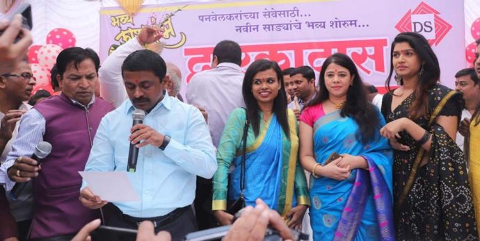 [:en]MLA shri Prashant Thakur  inaugurated a big saree showroom at Shivaji chowk Panvel Newly opened by Shri  Shyamkumar Maheshwari and Kantilal Jain in the august presence of Corporator. Majhya Navaryachi Bayko fame Radhika(Anita Date)and Shanaya (Rasika) were special guests.[:hi]पनवेलमध्ये नव्याने सुरु करण्यात आलेल्या 'द्वारकादास शामकुमार साडी' च्या भव्य शोरुमचे उद्घाटन करण्यात आले. शहरातील शिवाजी चौकात शामकुमार माहेश्वरी व कांतीलाल जैन यांनी साडीचे भव्य शोरूम उभारले आहे. या दुकानाचे उद्घाटन 'माझ्या नवऱ्याची बायको' मालिका फेम 'राधिका' म्हणजेच अनिता दाते व 'शनाया' म्हणजेच रसिका धबडगावकर यांच्या विशेष उपस्थितीत संपन्न झाले. [:] 1