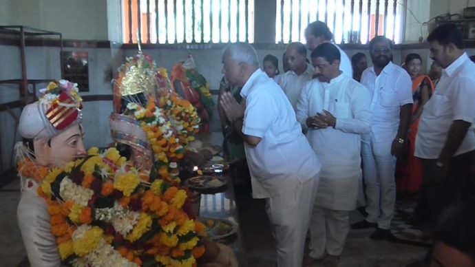 [:en]Had Darshan of Sant Tukaram Maharaj at programme arranged at Gavhan Kopar on the eve of Tukaram Beej along with Loknete Ramsheth Thakur , Y.T. Deshmukh, Arunsheth Bhagat.[:hi]पनवेल तालुक्यातील गव्हाण - कोपर येथे 'तुकाराम बीज' कार्यक्रमाचे आयोजन करण्यात आले होते. यावेळी जगद्गुरु संत शिरोमणी तुकाराम महाराजांचे मनोभावे दर्शन घेतले. या कार्यक्रमास लोकनेते श्री रामशेठ जी ठाकूर, जिल्हा प्रवक्ते वाय. टी. देशमुख, पनवेल तालुका भाजप अध्यक्ष अरुणशेठ भगत, पदाधिकारी कार्यकर्ते आणि ग्रामस्थ उपस्थित होते.[:] 1