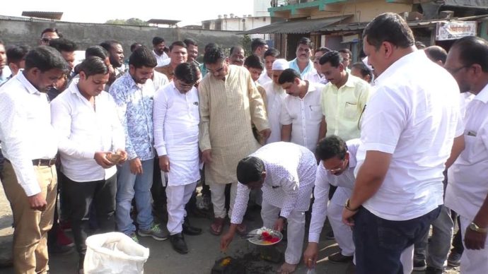 [:en]Inauguration ceremony of concretization work of Panvel Wavanje road , a 14 Km stretch is held recently. This work is going to be undertaken soon by the PWD.[:hi]पनवेल ते वावंजे या रस्त्याचे लवकरच काँक्रीटीकरण करण्यात येणार असून यामुळे जनतेचा प्रवास सोयीचा होईल. या १४ किलोमीटर रस्त्याचे काम सार्वजनिक बांधकाम विभागाच्या माध्यमातून करण्यात येणार आहे. सातत्यपूर्ण प्रयत्नातून पनवेल वावंजे रस्त्याची दुरुस्ती, सुधारणा तसेच आवश्यक ठिकाणी काँक्रीटीकरण काम करण्यात येणार असून या कामाचे भूमिपूजन खेरणे गोडआंबे येथे करण्यात आले. [:] 1