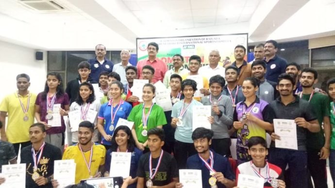 [:en]Raigad District Badminton Champion ship and State Level Selection Competition tournaments were organised by District Badminton Association and Ramsheth Thakur International Sports Complex at Ulwe. Loknete Ramsheth Thakur and dignitories present awarded trophies to the champions.[:hi]रायगड जिल्हा बॅडमिंटन अजिंक्यपद आणि राज्य निवड चाचणी स्पर्धेचा बक्षीस वितरण समारंभ उलवे नोड येथील रामशेठ ठाकूर इंटरनॅशनल स्पोर्टस कॉम्प्लेक्समध्ये झाला. जिल्हा बॅडमिंटन असोसिएशन आणि रामशेठ ठाकूर इंटरनॅशनल स्पोर्टस कॉम्प्लेक्स यांच्या वतीने आयोजित या स्पर्धेचा बक्षिस वितरण समारंभ माजी खासदार लोकनेते रामशेठ ठाकूर यांच्या अध्यक्षतेखाली झाला. या वेळी मान्यवरांच्या हस्ते विजेत्यांना बक्षीस वितरीत करुन त्यांचा गुणगौरव करण्यात आला.[:] 1