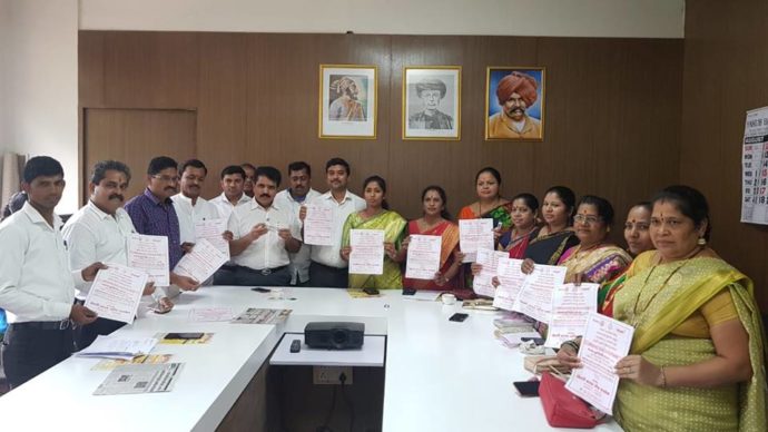 [:en]A big Pledge campaign to create awareness among public about Organ donation was undertaken by Rotary Club of Panvel in Patwardhan Memorial Hospital Panvel. Several lives can be saved by donating organs and people must come forward for Organ donation.[:hi]नागरिकांना अवयवदानाचे महत्व समजावे या दृष्टीने रोटरी क्लब ऑफ पनवेलच्या वतीने अवयवदानासाठी भारतातील सर्वात मोठी प्रतिज्ञा मोहीम राबविण्यात आली. या मोहिमेचेचा शुभारंभ पनवेलमधील प्रभाकर पटवर्धन स्मृती रुग्णालयात झाला. अवयव दान केल्याने अनेकांचे प्राण वाचू शकतात. अवयव दानासारखे दुसरे दान नाही. नागरीकांना जरूर अवयव दान करावे. [:] 1