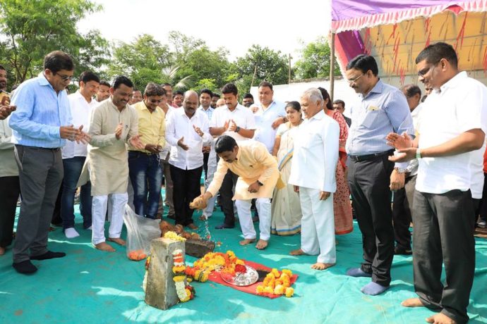 [:en]Attended stone laying ceremony of underground road work on suburban train route at Khanda village within Panvel Corporation . This underground road is beneficial to Khanda residents.[:hi]पनवेल पालिका हद्दीतील खांदा गाव रेल्वे लाईन भुयारी मार्गाचे भुमीपूजन आज करण्यात आले. या कामाचा शुभारंभ झाल्याने खांदा गावातील नागरिकांना दिलासा मिळाला आहे.[:] 1